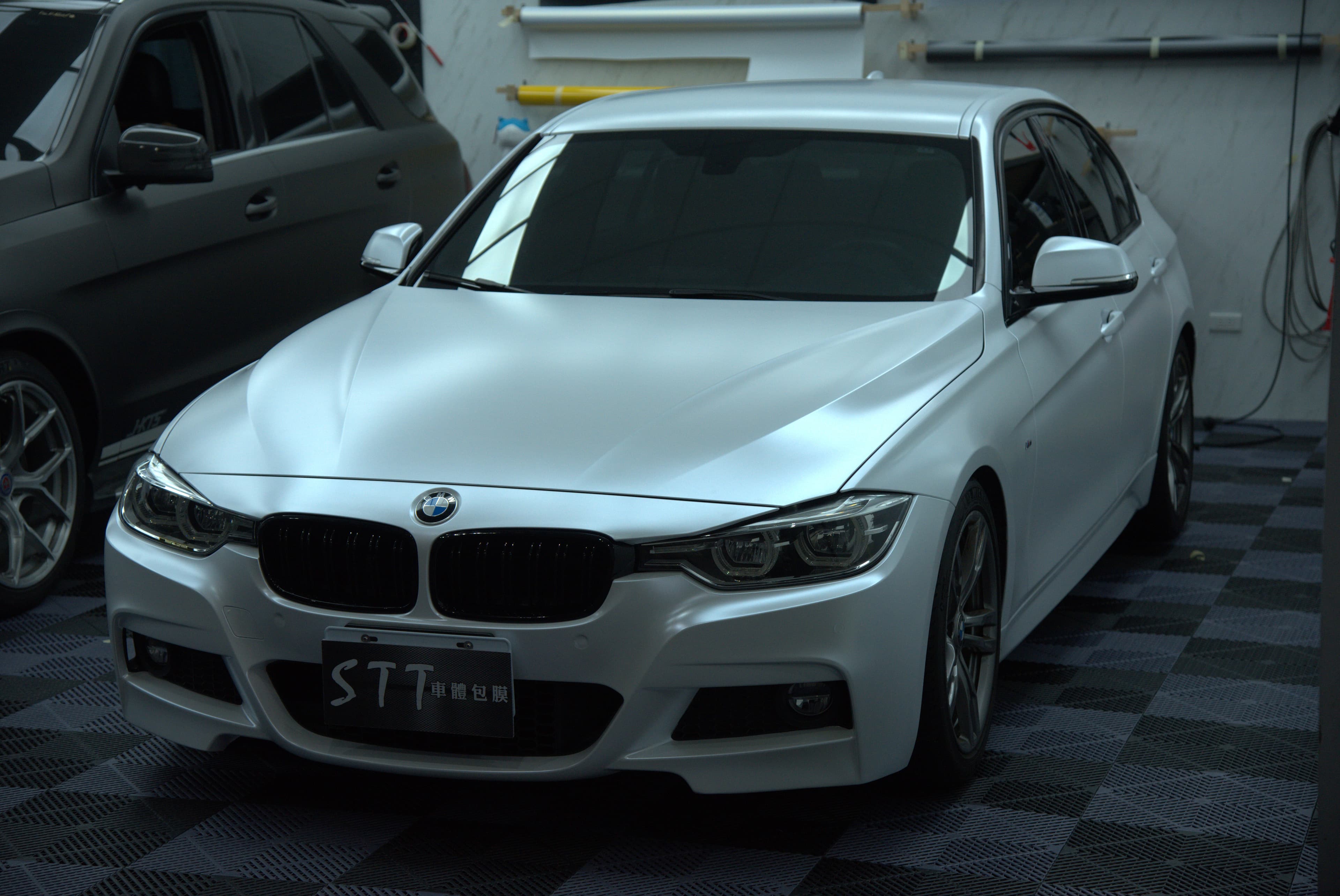 BMW 3 Series 全車消光白 - 3