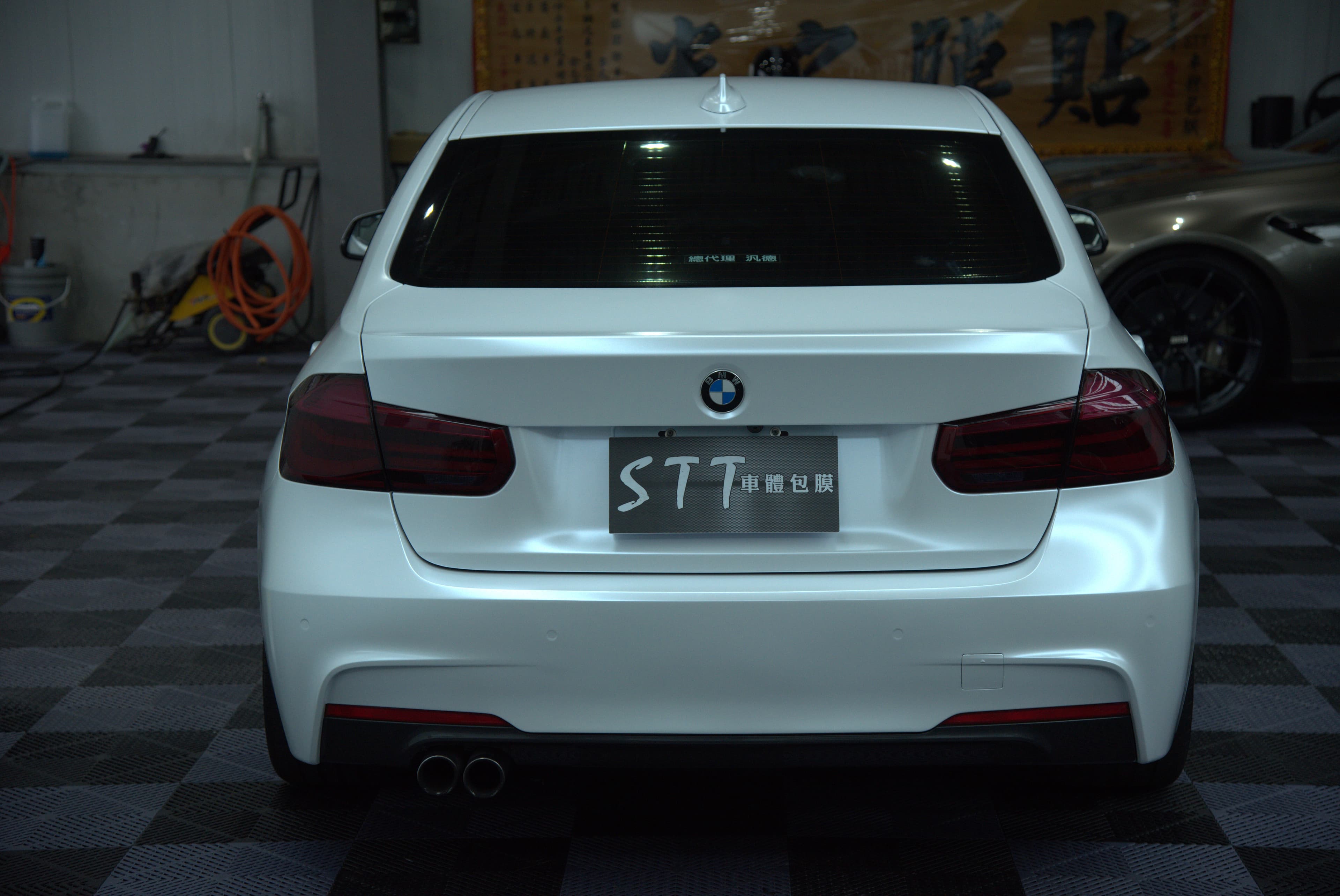 BMW 3 Series 全車消光白 - 38