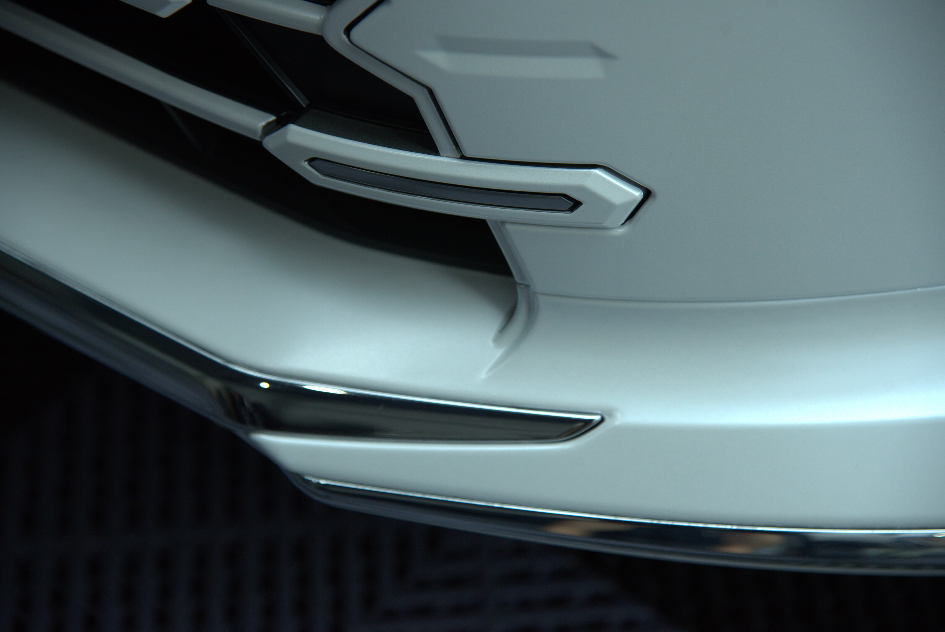 Leuxs LM500h 全車消光白 - 1