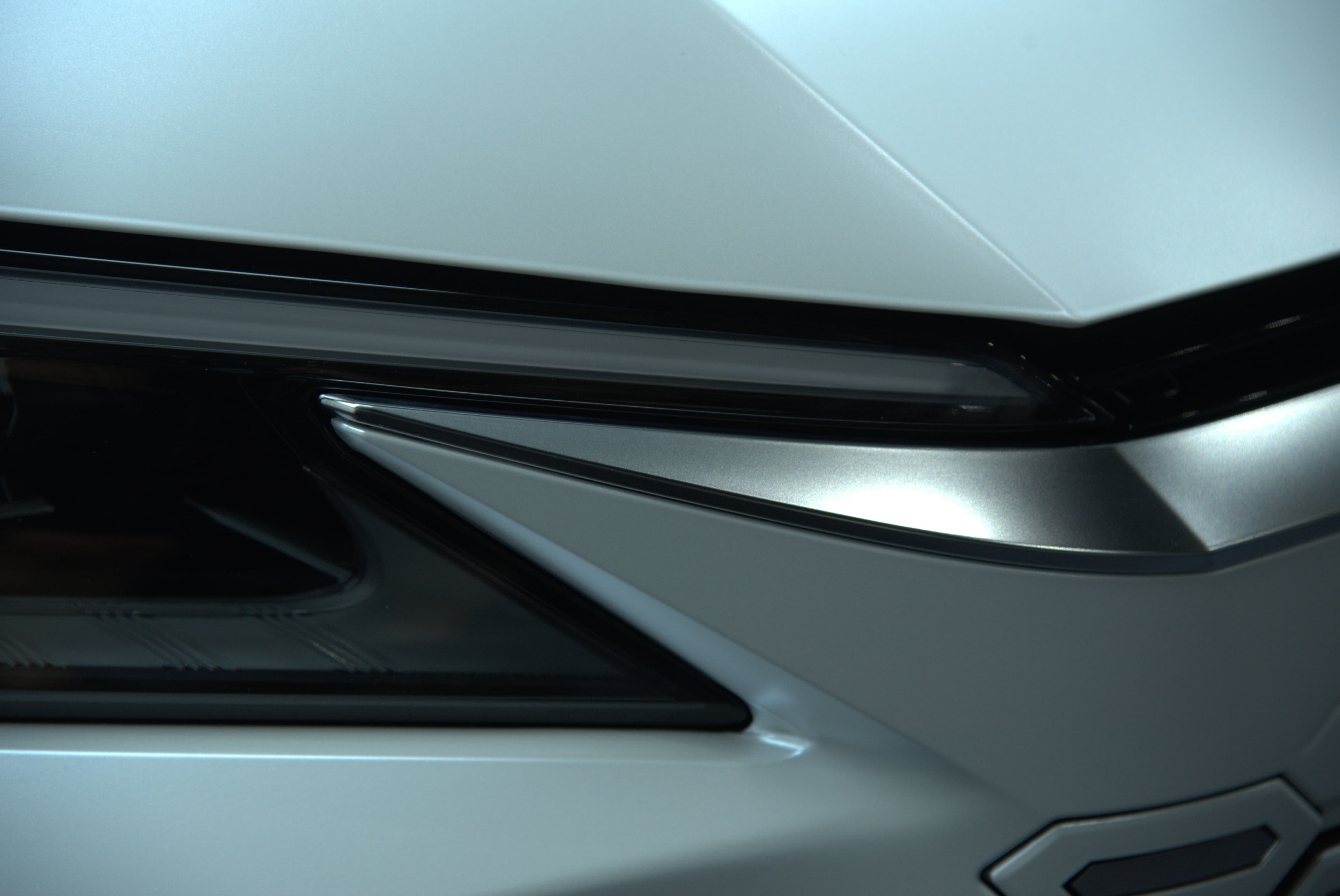 Leuxs LM500h 全車消光白 - 4