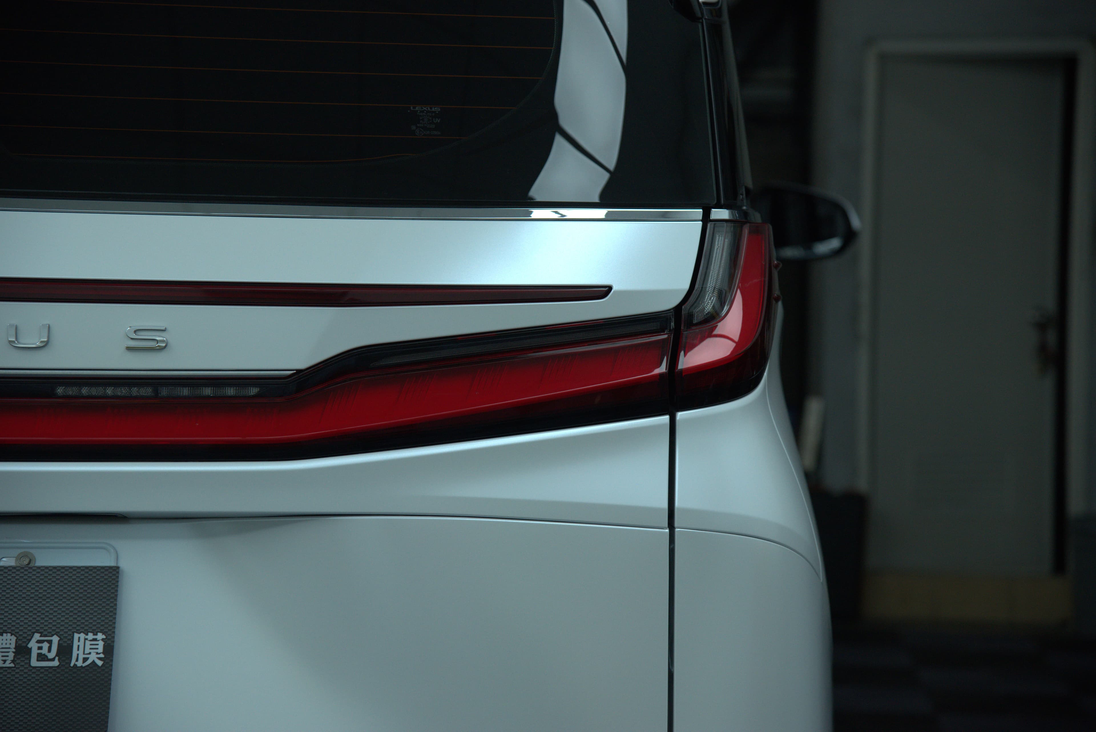 Leuxs LM500h 全車消光白 - 35