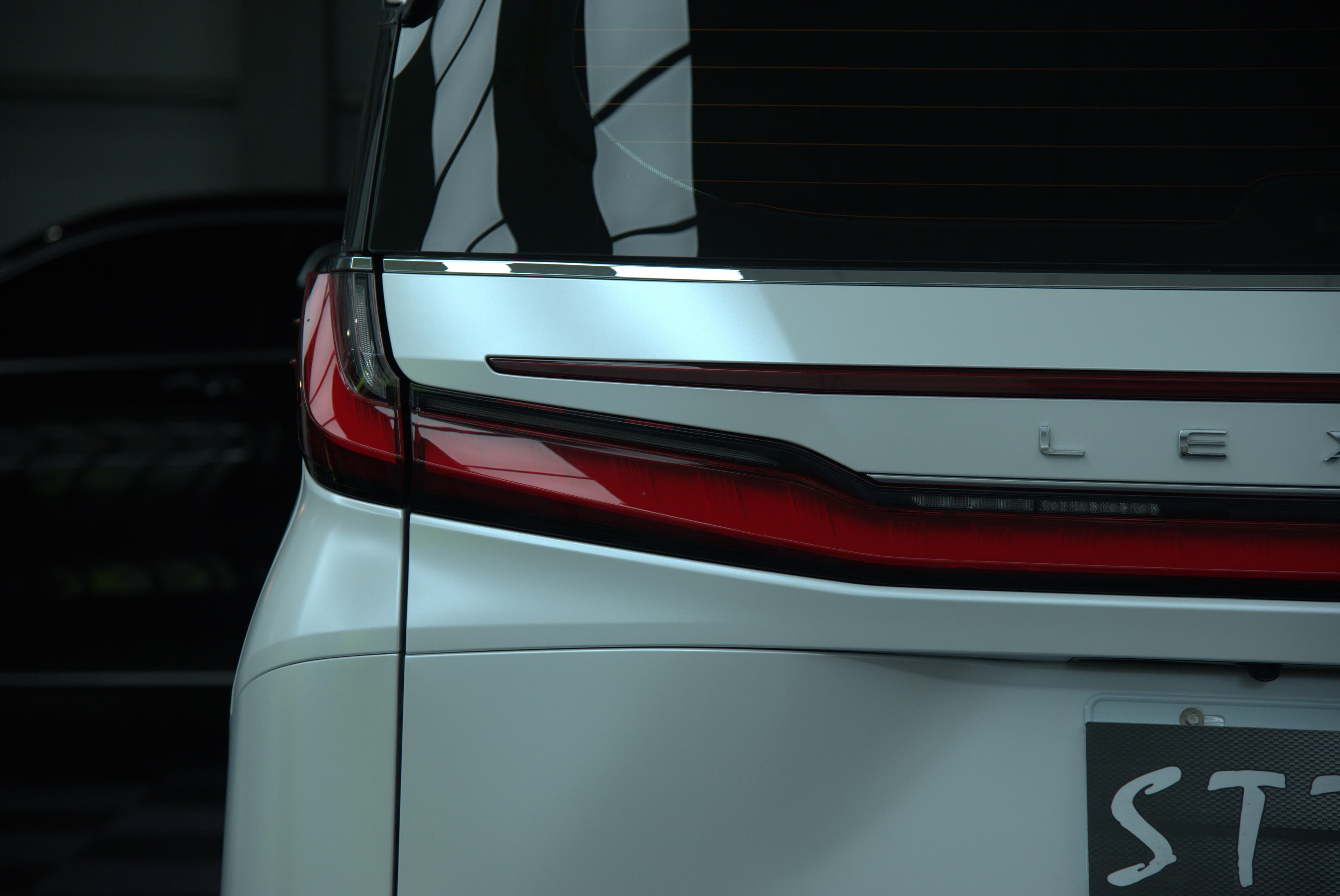 Leuxs LM500h 全車消光白 - 36