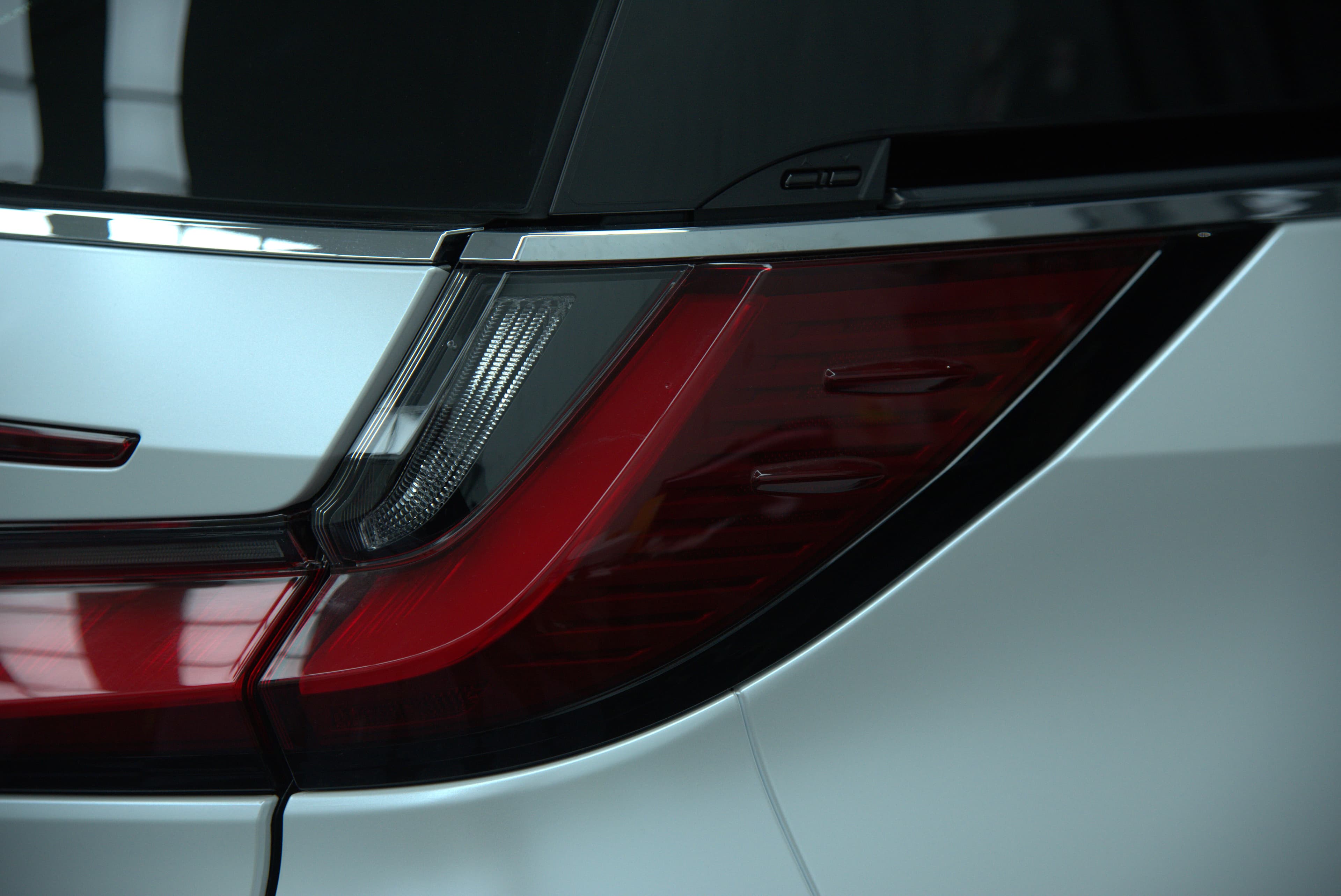 Leuxs LM500h 全車消光白 - 41