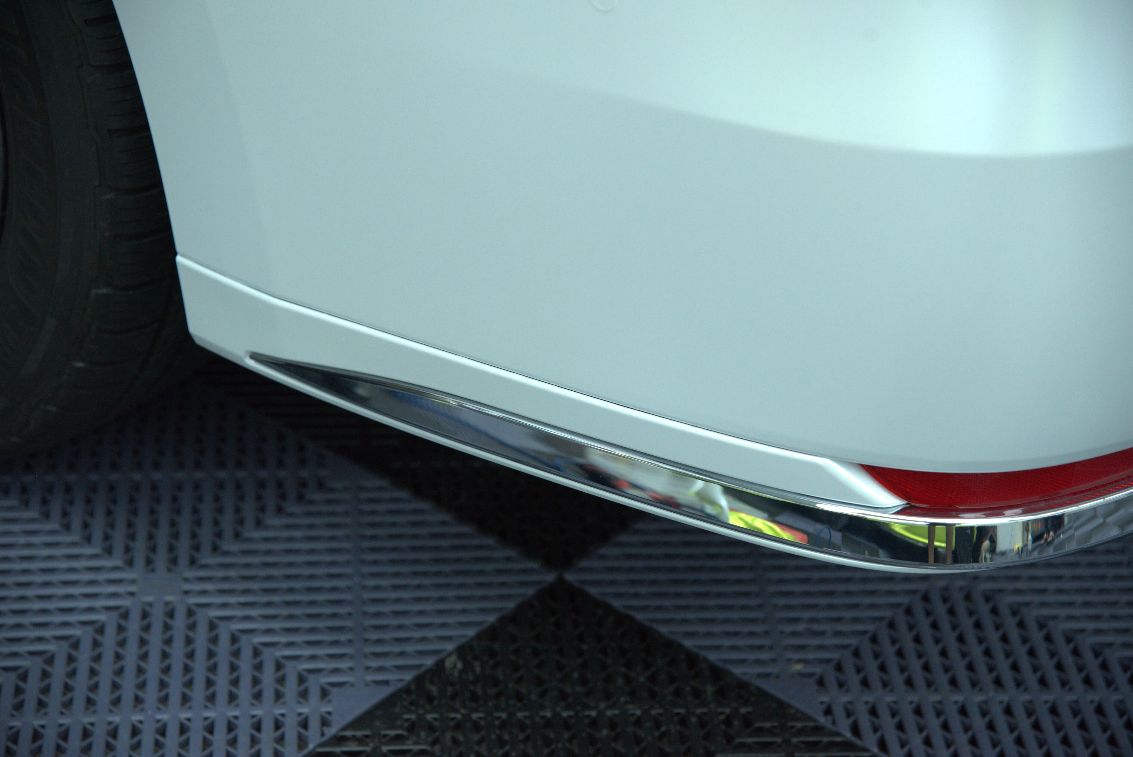 Leuxs LM500h 全車消光白 - 45