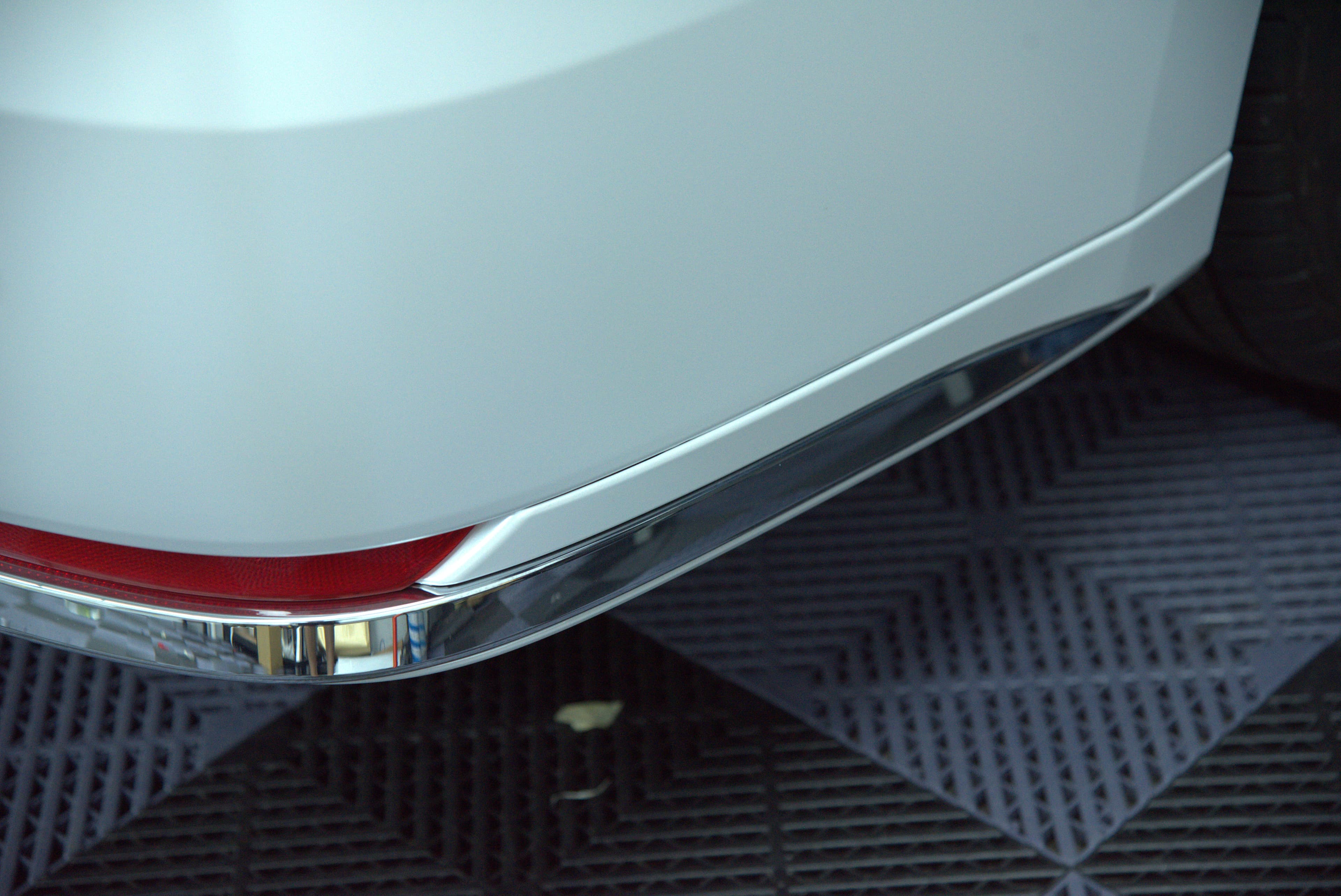 Leuxs LM500h 全車消光白 - 46